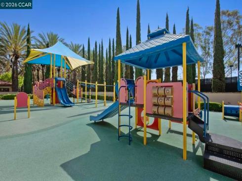 217  Mantle  , Irvine, CA