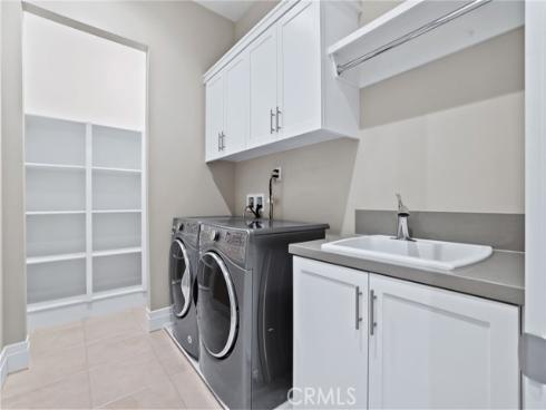 154 Roscomare , Irvine, CA