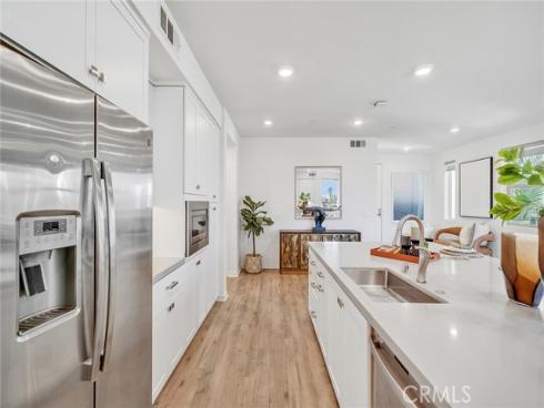 187 Bowery , Irvine, CA