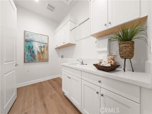 221 Clear Fls , Irvine, CA