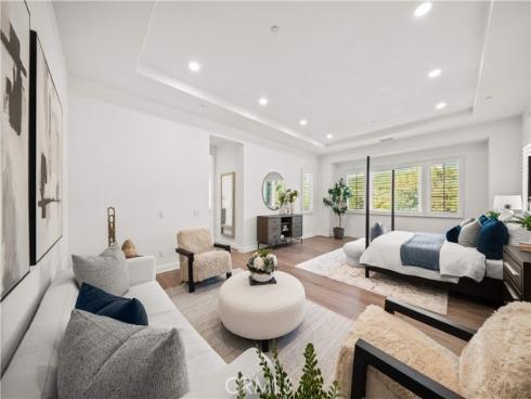 221 Clear Fls , Irvine, CA