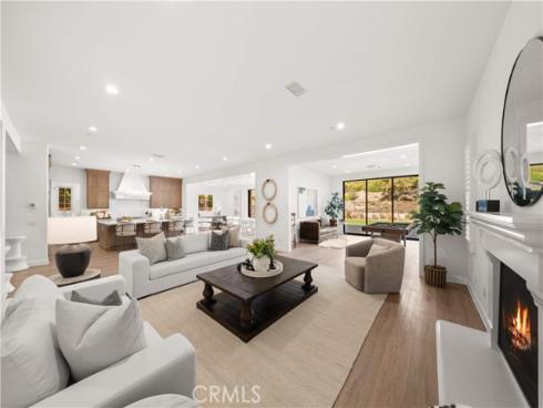 221 Clear Fls , Irvine, CA