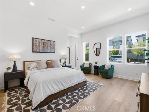 124 Chant , Irvine, CA