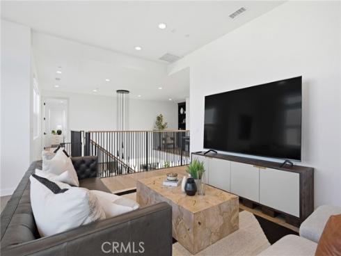 124 Chant , Irvine, CA