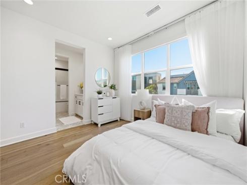 124 Chant , Irvine, CA