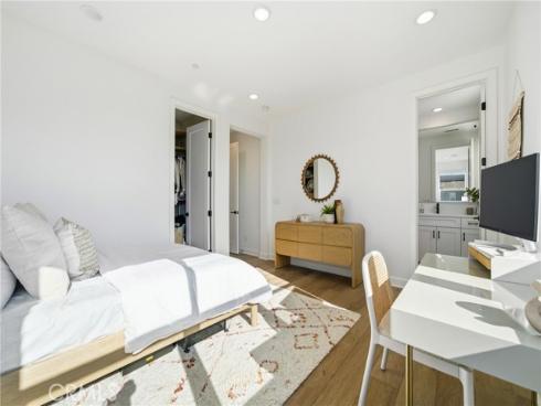 124 Chant , Irvine, CA