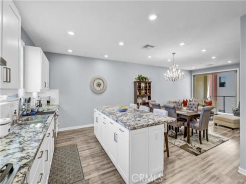 212 Paramount , Irvine, CA