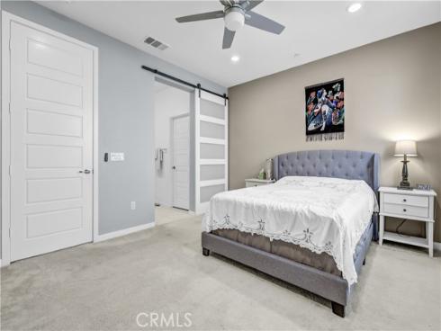212 Paramount , Irvine, CA