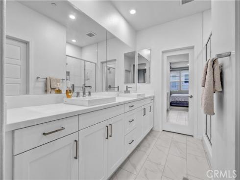212 Paramount , Irvine, CA