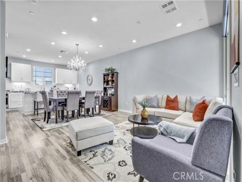 212 Paramount , Irvine, CA
