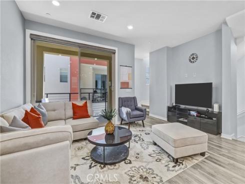 212 Paramount , Irvine, CA