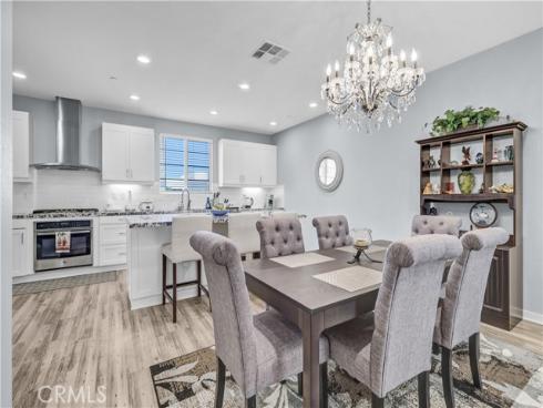 212 Paramount , Irvine, CA