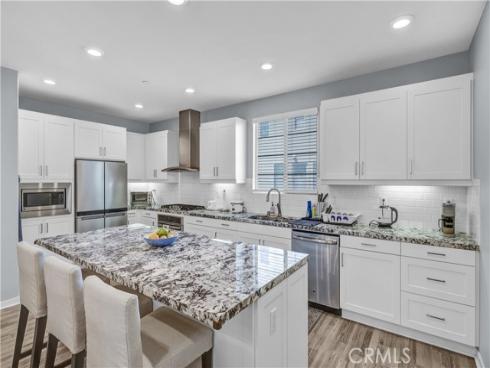 212 Paramount , Irvine, CA
