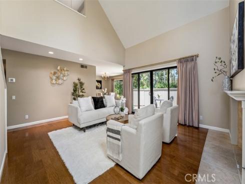 2 Rocky Glen , Irvine, CA