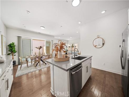 229 Radial , Irvine, CA