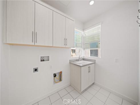 229 Radial , Irvine, CA