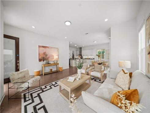 229 Radial , Irvine, CA