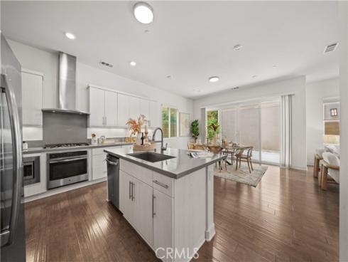 229 Radial , Irvine, CA