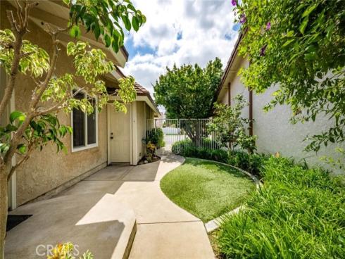9 Badger Pass , Irvine, CA