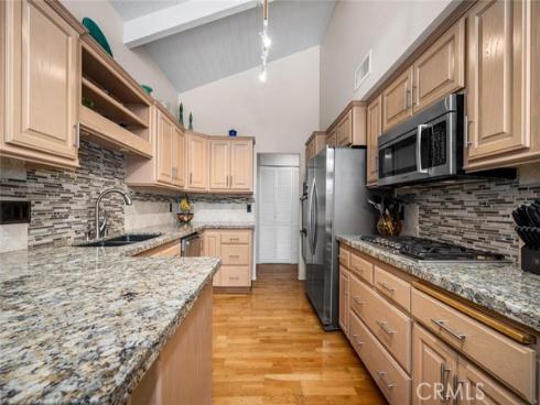 9 Badger Pass , Irvine, CA