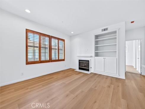 447 Ridgeway , Irvine, CA