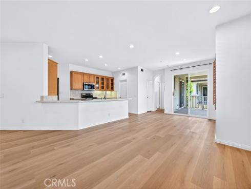 447 Ridgeway , Irvine, CA