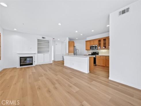 447 Ridgeway , Irvine, CA