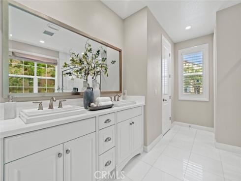 208 Radial , Irvine, CA