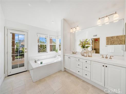 7 Bayleaf Ln , Irvine, CA