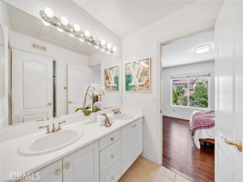 7 Bayleaf Ln , Irvine, CA