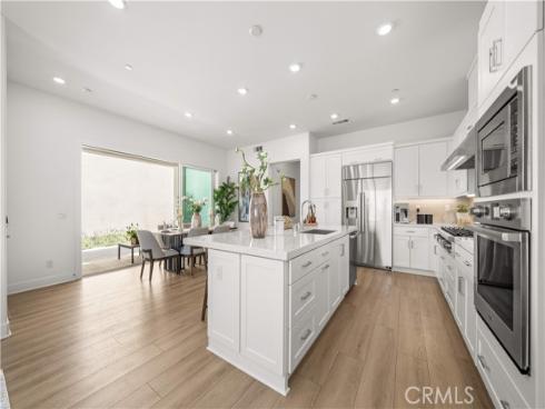 608 Chinon , Irvine, CA