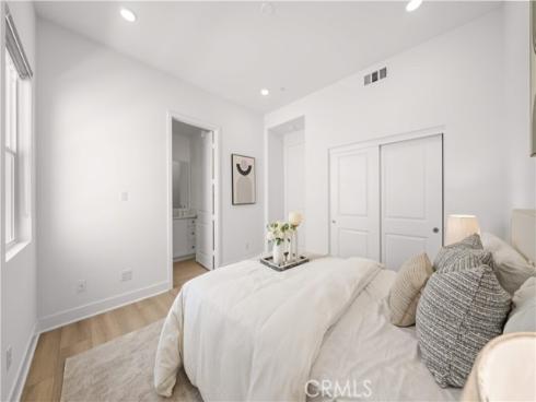 608 Chinon , Irvine, CA