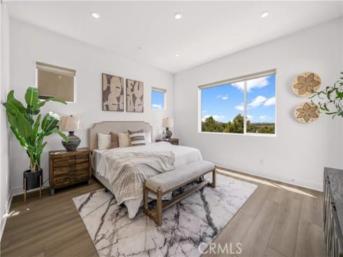 608 Chinon , Irvine, CA