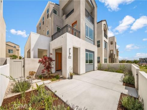 608 Chinon , Irvine, CA