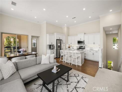208 Rose Arch , Irvine, CA