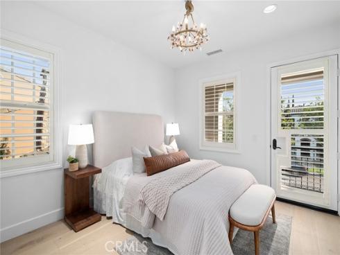 25 Twiggs , Irvine, CA