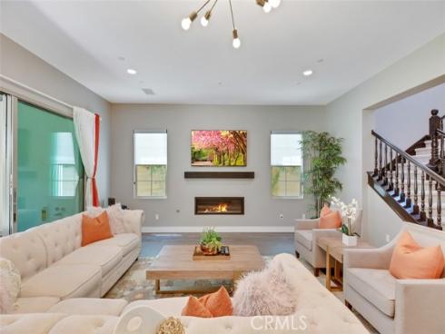 60 Dunmore , Irvine, CA