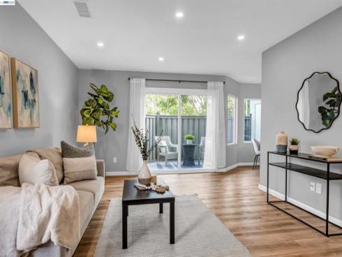 419 Tangelo , Irvine, CA