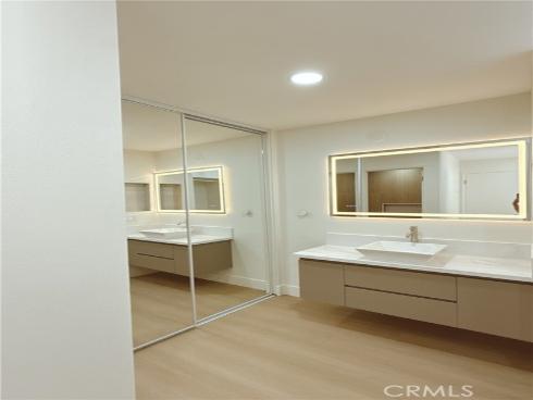 256 Streamwood , Irvine, CA