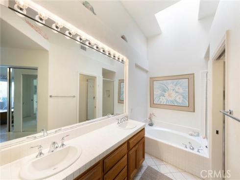 8 Longbourn Aisle , Irvine, CA