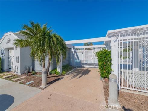 83  Huntington  278 , Irvine, CA