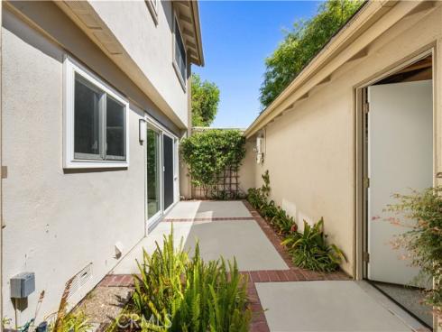 4181 Sandburg Way, Irvine, CA