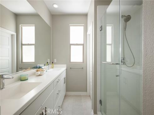 108  Cadence  , Irvine, CA