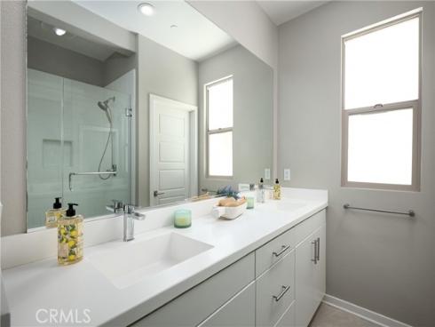 108  Cadence  , Irvine, CA