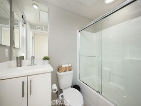 108  Cadence  , Irvine, CA