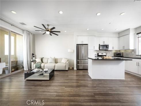 108  Cadence  , Irvine, CA