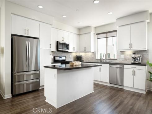 108  Cadence  , Irvine, CA