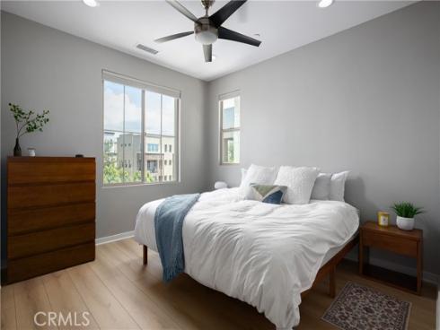 108  Cadence  , Irvine, CA
