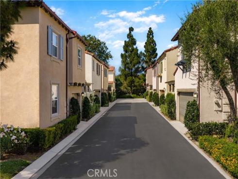 77 Canyoncrest , Irvine, CA
