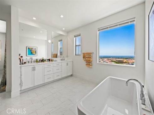 135 Oakstone , Irvine, CA